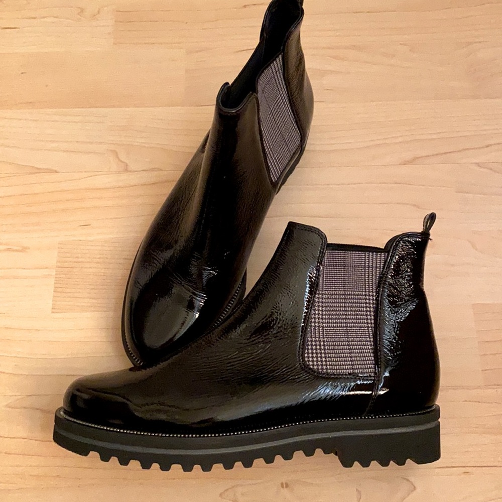 Paul Green patent leather ankle boot
